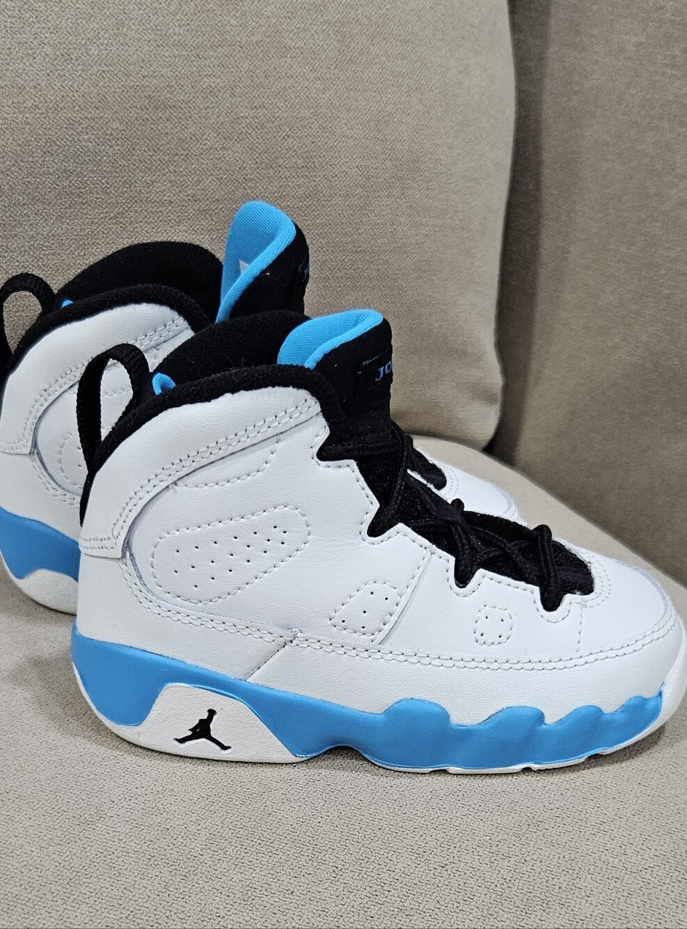 Air Jordan 9 Retro Powder Toddler High-Top Sneakers in White